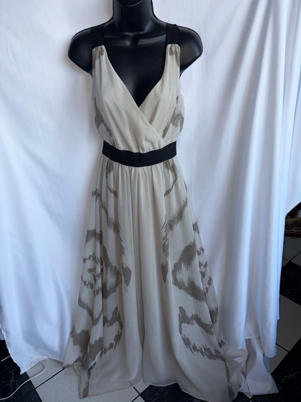 Express Womens Beige Black V-Neck Sleeveless Maxi Long Lined Dress Print sz XS